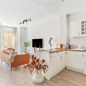 Apartment Epidemia & Quite Bedrooms By Ele Malaga